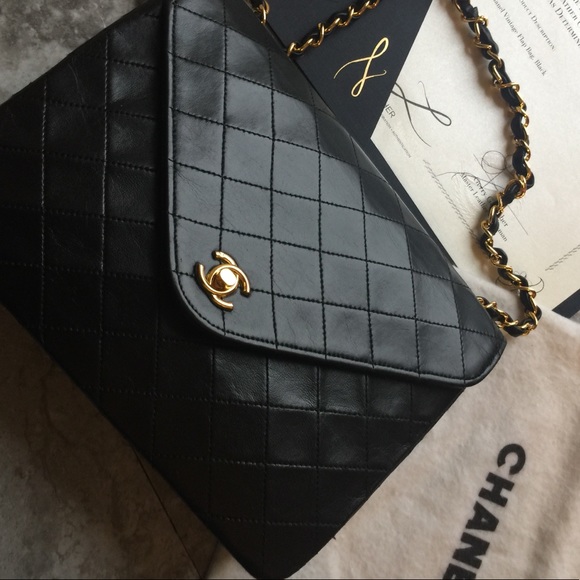 CHANEL Handbags - 🤩AUTHENTIC🤩 CHANEL Flap Bag❤️
